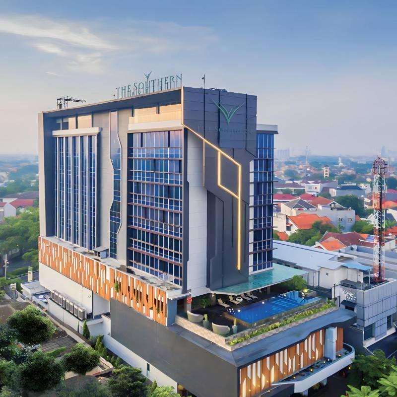 The Southern Hotel Surabaya Formerly Ibis Styles Surabaya Jemursari Εξωτερικό φωτογραφία